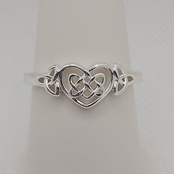 Sterling Silver Celtic Knot Heart Ring Size 7 (NWOT) - Picture 1 of 4